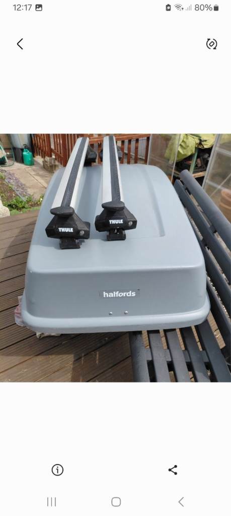 Roof box plus thule bars ,with keys