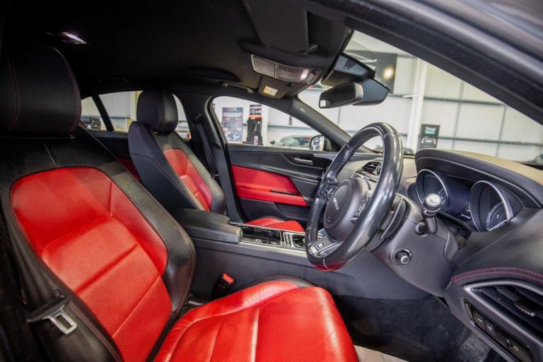 2015 Jaguar XE 2.0d R-Sport Saloon 4dr Diesel Auto Euro 6 (s/s) (180 ps) *Rear Camera + Ke SALOON...