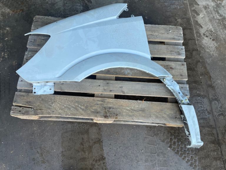 White Mercedes Sprinter 2018 W906 Near Side Front Wing