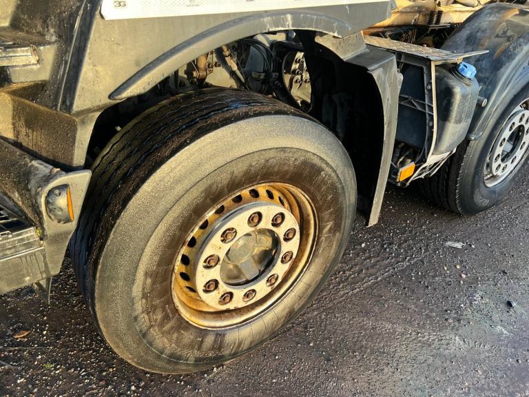 Renault C (C) 430 8x4 , BAYLYNX VOLUMETRIC MIXER JUST ARRIVED . CALL FOR DETAILS