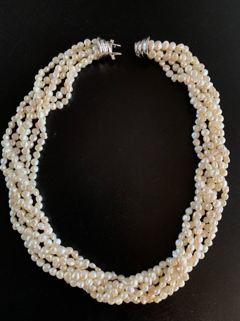 Gem quality pearl necklace