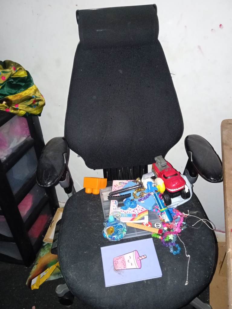 Black Office Chair with Armrests – Good Condition