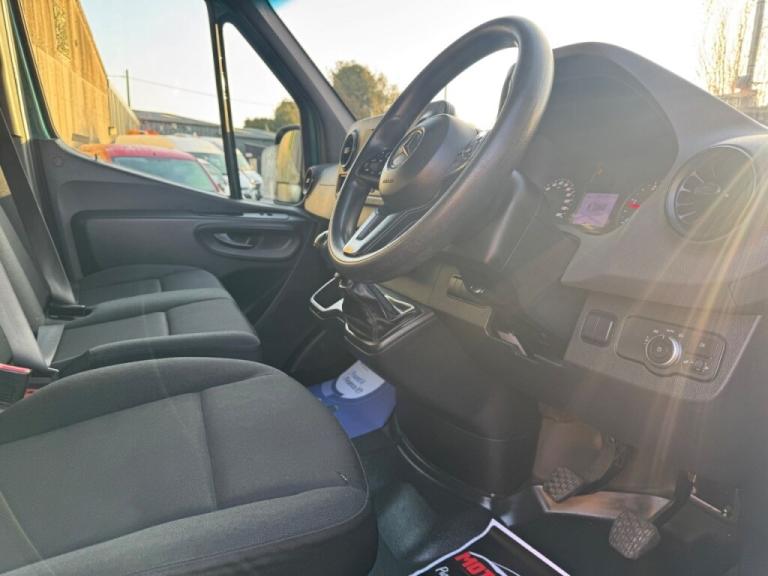  Mercedes-Benz Sprinter SPRINTER 2.1L 314CDI 3.5t H2 L2 RWD WINDOW COMBI CREW