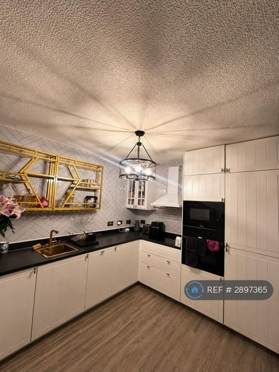 2 bedroom flat in Laird St, Greenock, PA15 (2 bed) (#2897365)