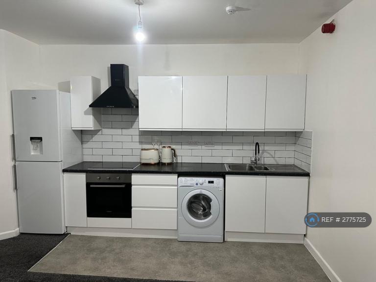 1 bedroom flat in Ferry Road, Cardiff, CF11 (1 bed) (#2775725)