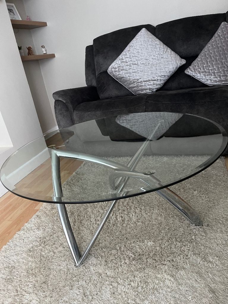 Glass coffee table 