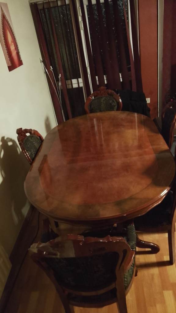 5 victorian style chairs with polished wood table mohagony 