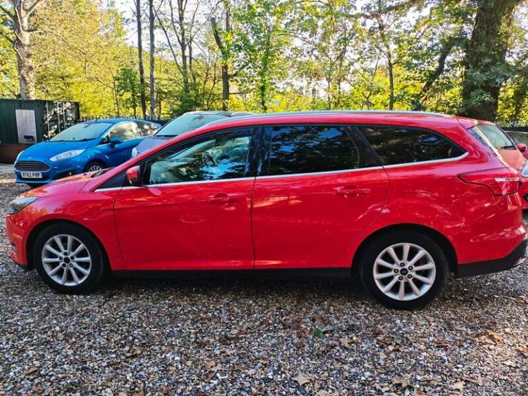 Ford Focus TITANIUM automatic auto estate petrol hpi clear red universal