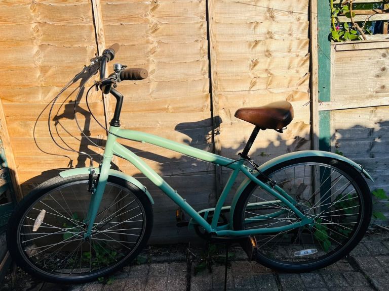 Light Green City Bike – Good Condition, Ready to Ride