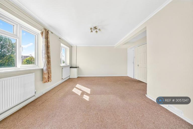 3 bedroom flat in Church Road, Northolt, UB5 (3 bed) (#3057247)