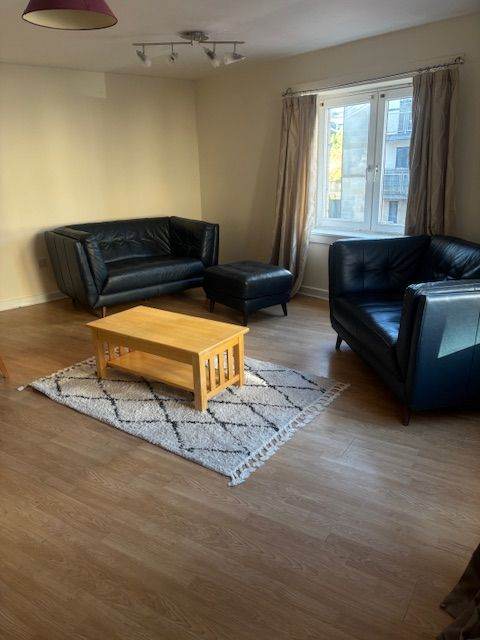 2 Double Bedroom property to Let. Fully Furnished.