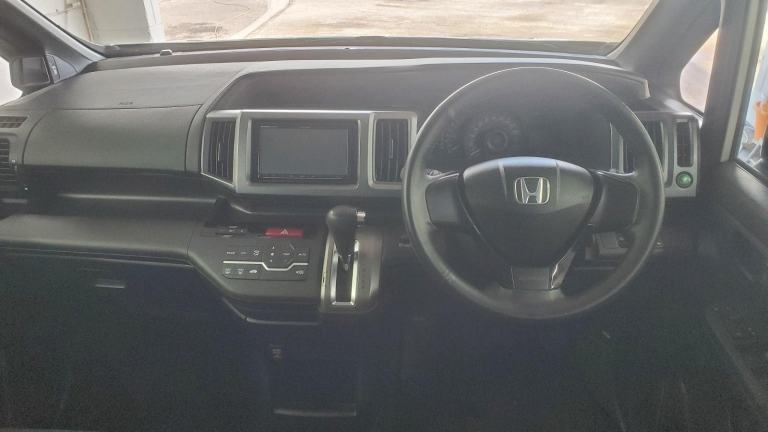 Honda stepwagon spada 2.0 auto 8 seater fresh japanese import new tyres 2010