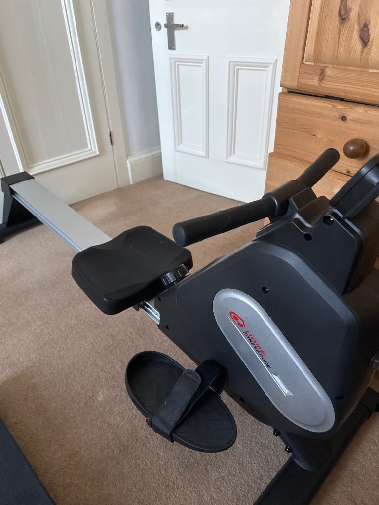 Rowing machine 
