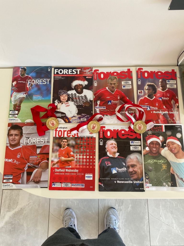 Retro NOTTINGHAM FOREST Set of 8 Official Matchday Programmes 2000’s + 3 Medals