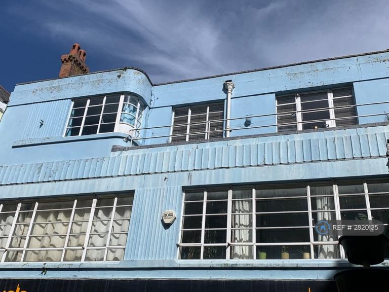 2 bedroom flat in Causewayhead, Penzance, TR18 (2 bed) (#2820135)