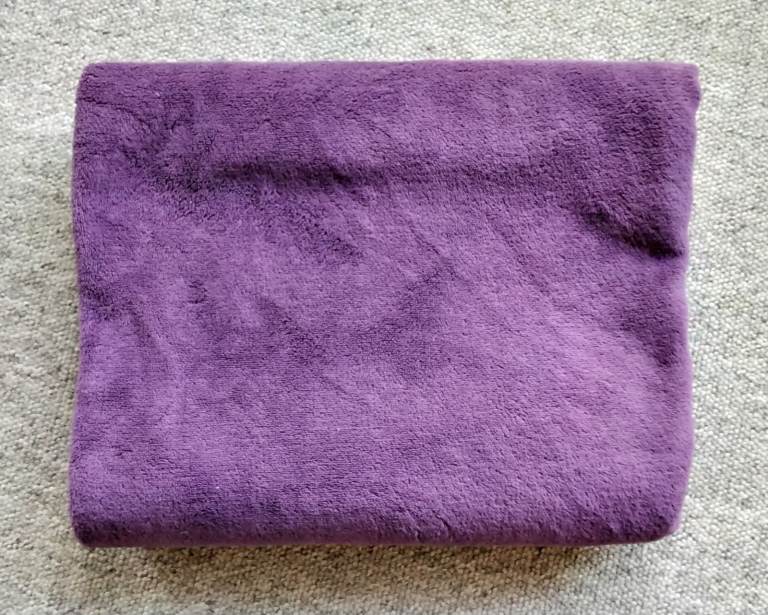 Purple throw size 126 cm x 170 cm