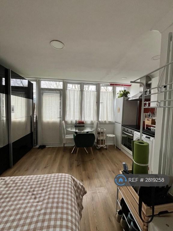 Studio flat in Tresham Crescent, London, NW8 (#2819258)