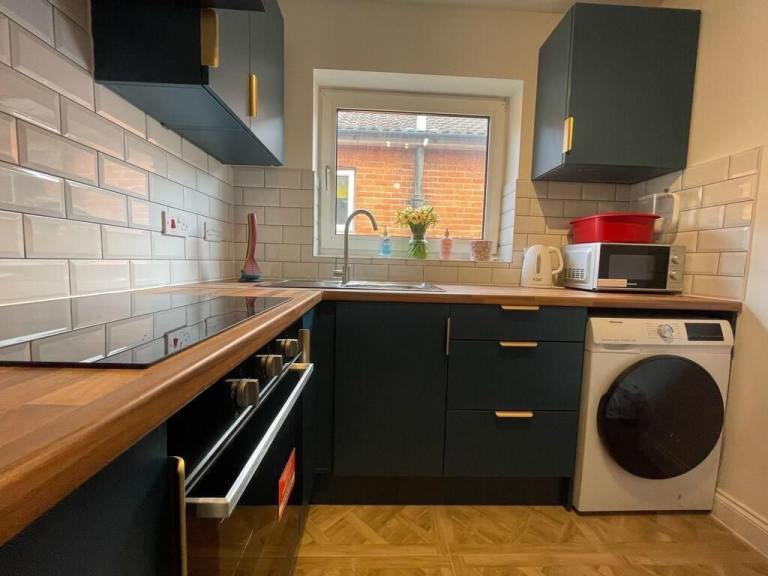 AVAILABLE NOW – 3-BEDROOM MAISONETTE 
