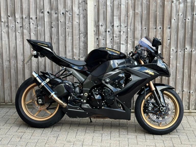 KAWASAKI NINJA ZX10R 2010 (60) SUPER SPORT + 13,900 MILES + PIPE WERX EXHAUST