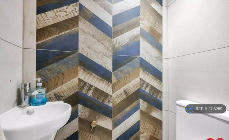 6 bedroom house in Neville Road, London, E7 (6 bed) (#2713269)