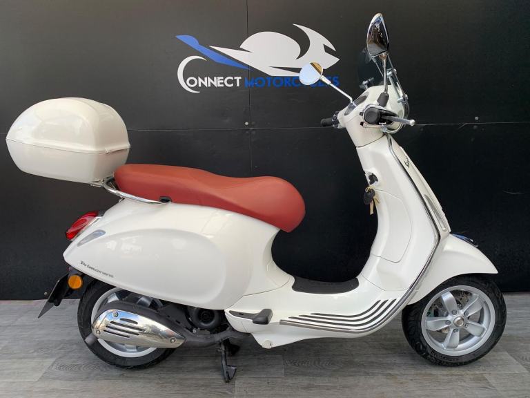 PIAGGIO VESPA PRIMAVERA 50 cc 2 STROKE 2016 HPI CLEAR LOW MILEAGE 662 MILES!