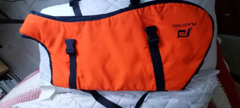 Dog life jacket/buoyancy aid.