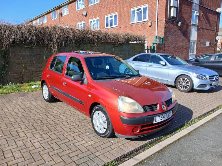 Renault clio 1.4 Auto 5door ulez free 11months mot hpi clear