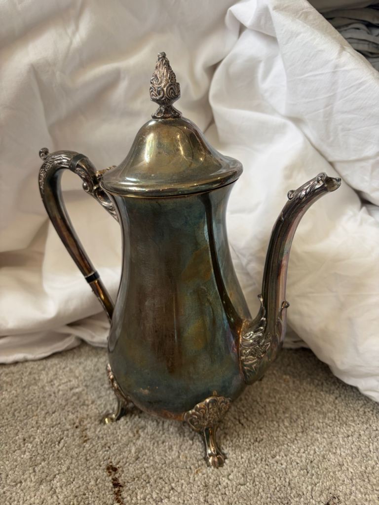 Vintage Silver Plated Teapot – needs a small soldering on the hinge