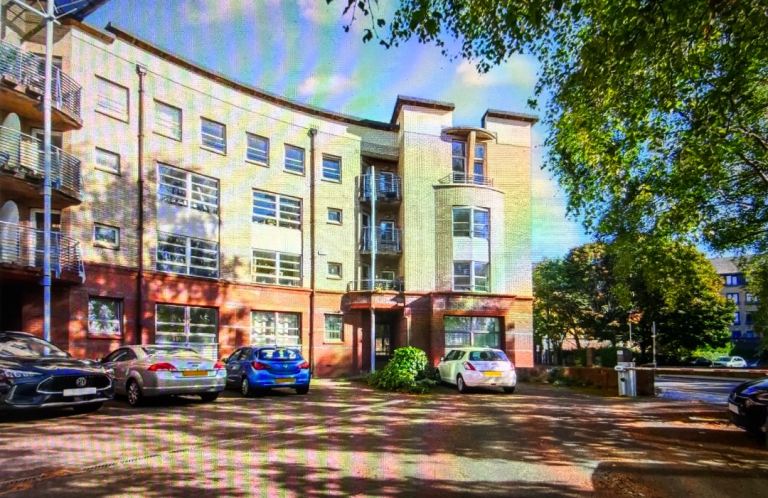 Modern Two-Bedroom Flat beside Glasgow Green – Turnbull Street/Merchant City with private parking 