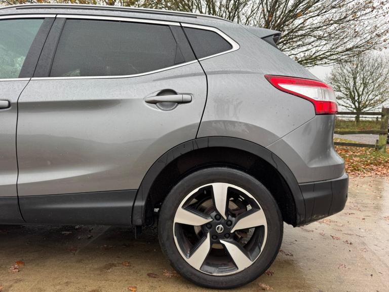 2017 Nissan Qashqai 1.5 dCi N-Vision 5dr HATCHBACK Diesel Manual