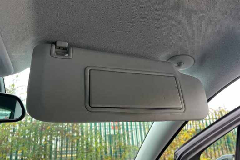 2021 Vauxhall Crossland 1.2i (83 PS) Griffin 5 Door Petrol SUV *** 1 Private Owner from New ***  ...