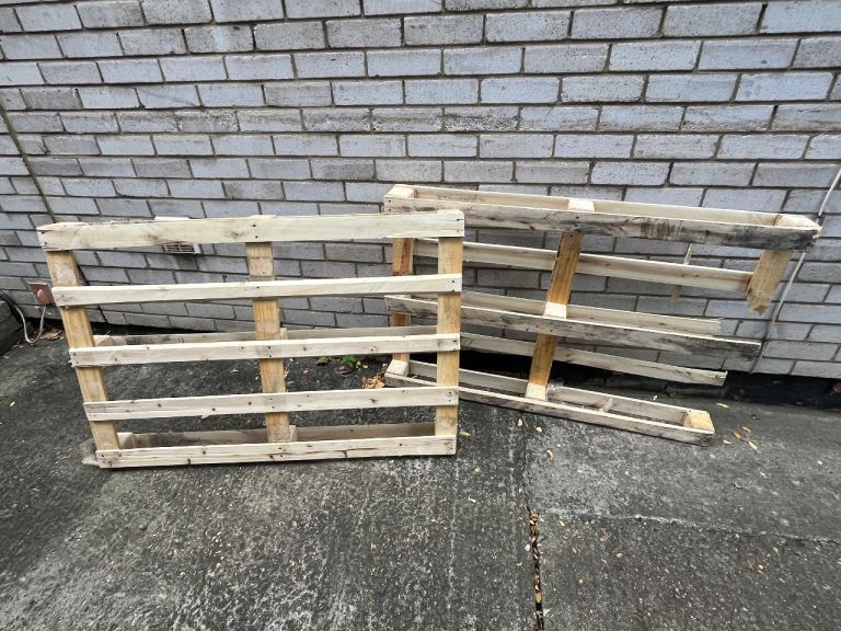 2 x wooden pallets (1.2m x 0.8m)