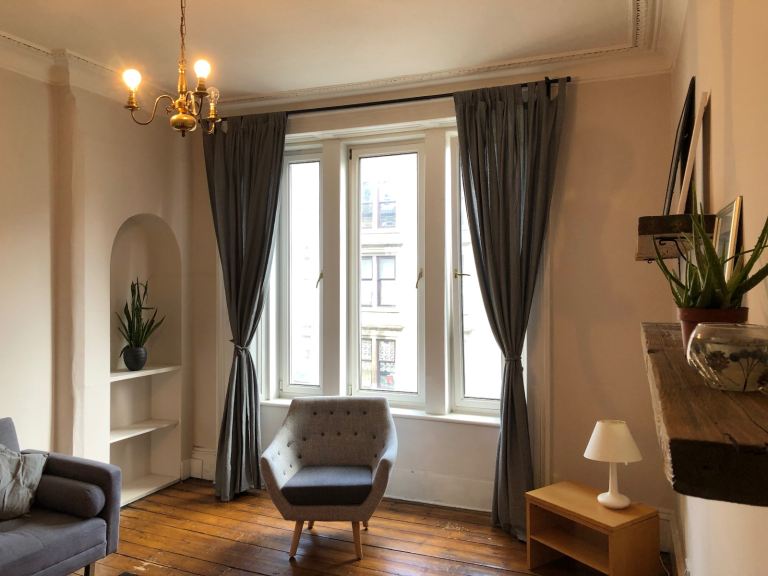 Large Furnished 1 Bedroom Flat in Dennistoun- Available Now