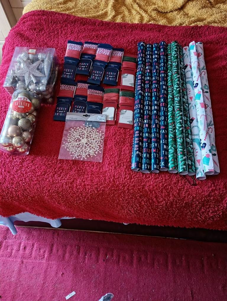NEW Xmas Decorations, Wrapping paper & Gift tags for £11. large collection of items.