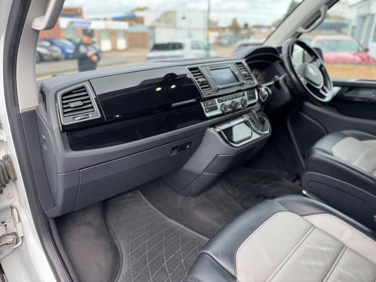 2016 Volkswagen Caravelle 2.0 TDI BlueMotion Tech 204 Executive 5dr DSG MPV DIESEL Automatic