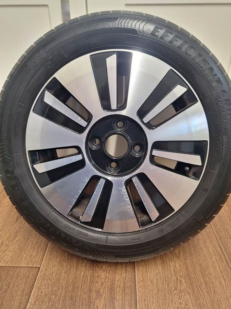 VW E-UP ALLOY WHEEL WITH TYRE