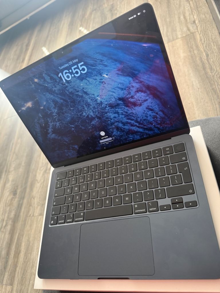 Macbook air m2 16gb RAM Midnight