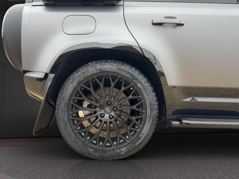  Land Rover Defender 110 3.0 D300 MHEV X-Dynamic HSE Auto 4WD Euro 6 (s/s) 5dr Diesel Automatic