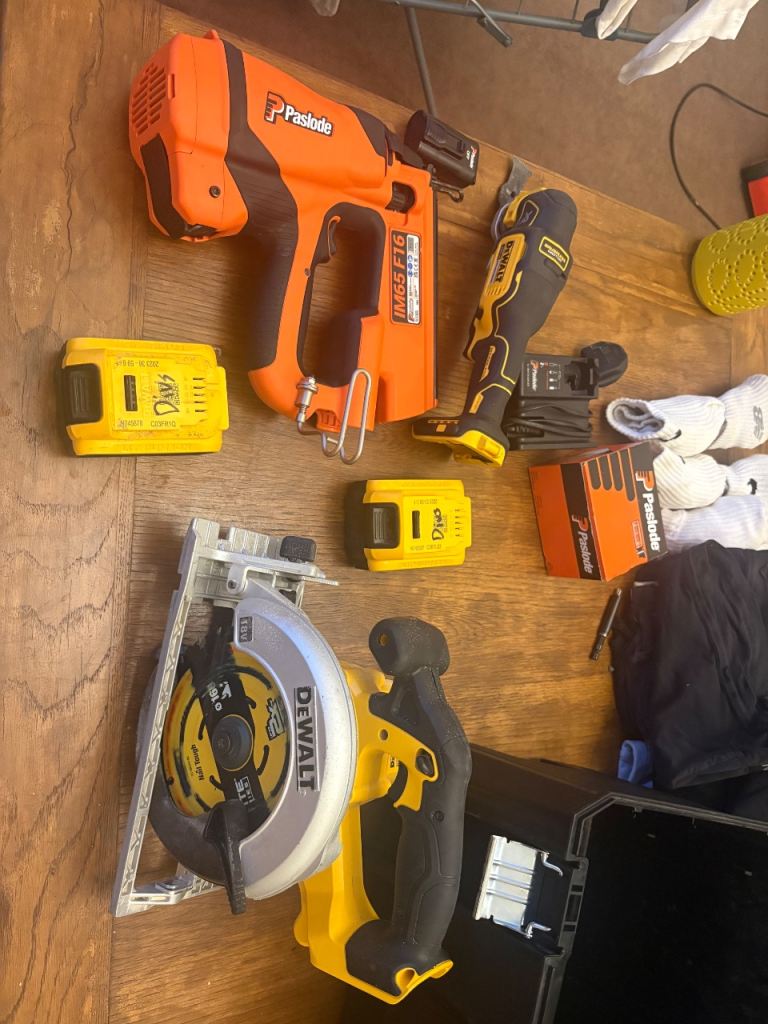 Dewalt Power Tool Kit – Nail Gun & Circular Saw