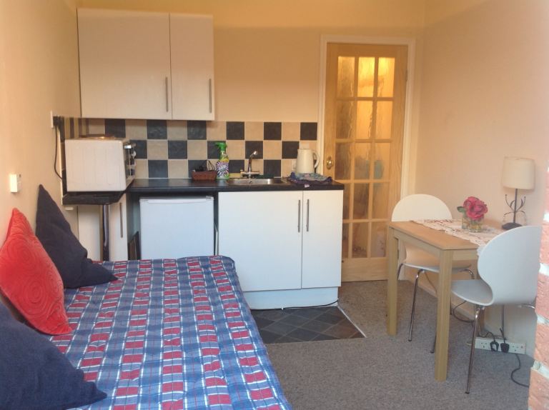 Studio flat to rent London Colney (nr St Albans) Herts