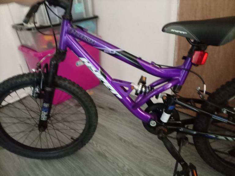 Hyper Blush 20 inch Mountain Bike – Purple, As Good As New