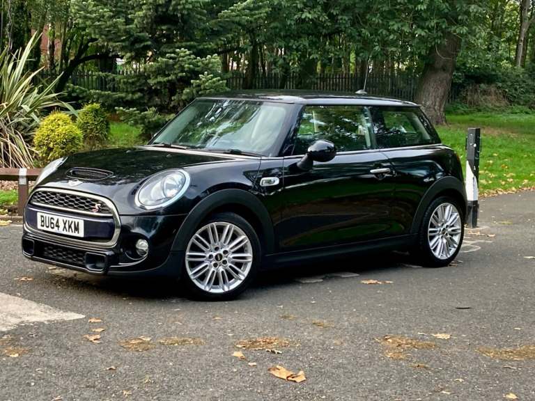 Mini 2.0 Cooper S * * Chili / Media Pack XL * * 1 Previous Keeper * *