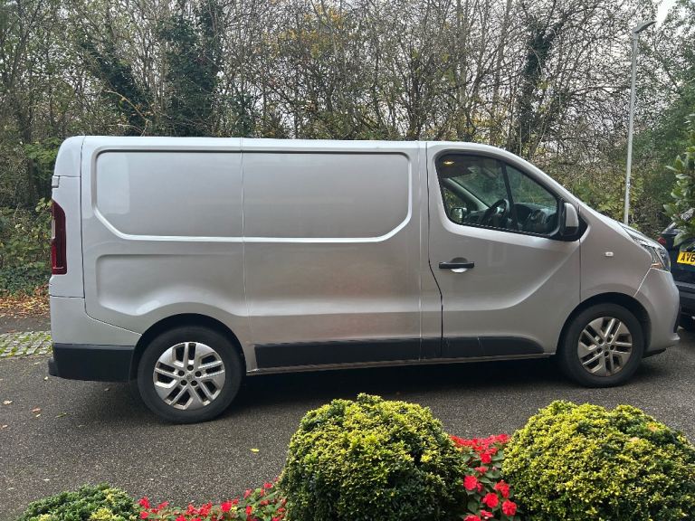 Renault, TRAFIC,SPORT ENERGY SAT NAV AIR CON,2021, Manual, 1997 (cc)