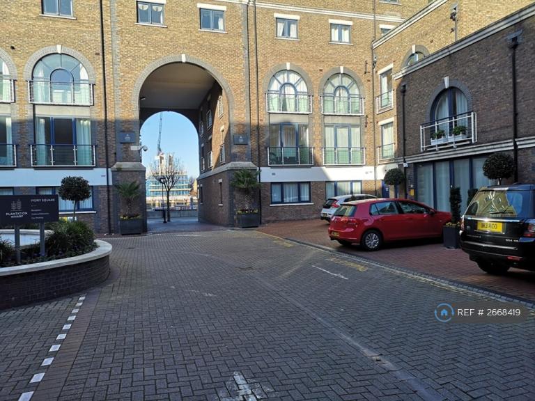 1 bedroom in Plantation Wharf, London, SW11 (#2668419)