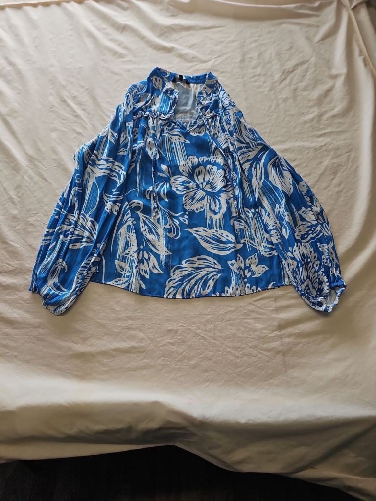 Peacocks Women's Blue &amp; White Tropical Floral Blouse Size 16 O718