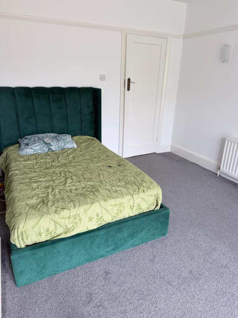 Spacious and Cosy Double Rooms for Rent in - CR0 8QR