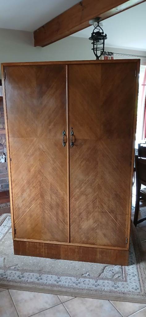 Compacton Wardrobe with Drawer and Shelving