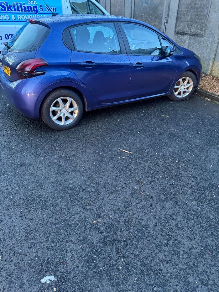 Peugeot 208 1.2 petrol