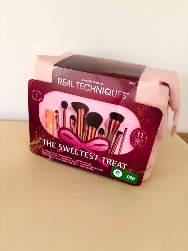 Real Techniques 11 piece full sized brushes gift set NEW £60 christmas