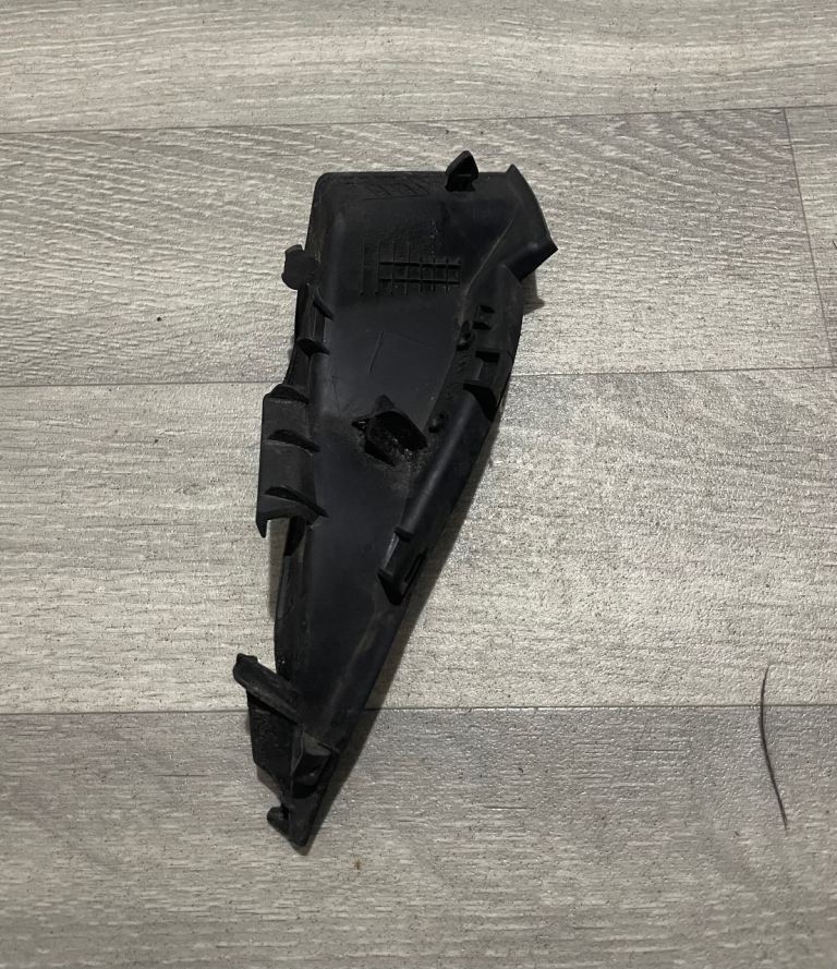 2018 MITSUBISHI OUTLANDER MK3 LEFT/PASSENGER SIDE WINDSCREEN TRIM COVER 7405A537